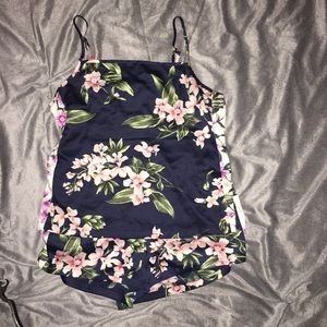 💕Vic Secret floral print pajama set 💕